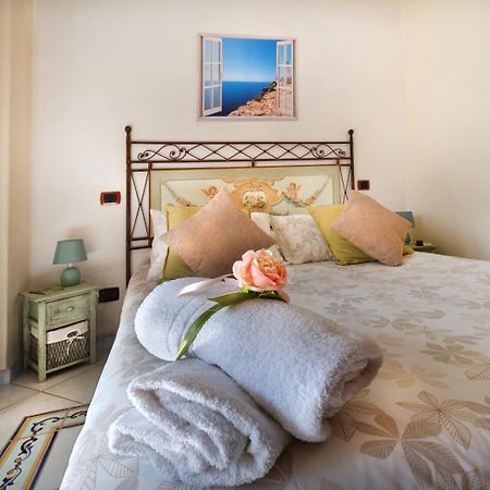 La Finestra Sul Mare Bed & Breakfast Иския Екстериор снимка