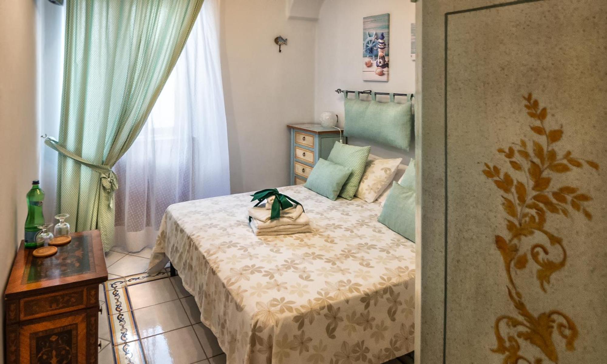 La Finestra Sul Mare Bed & Breakfast Иския Екстериор снимка