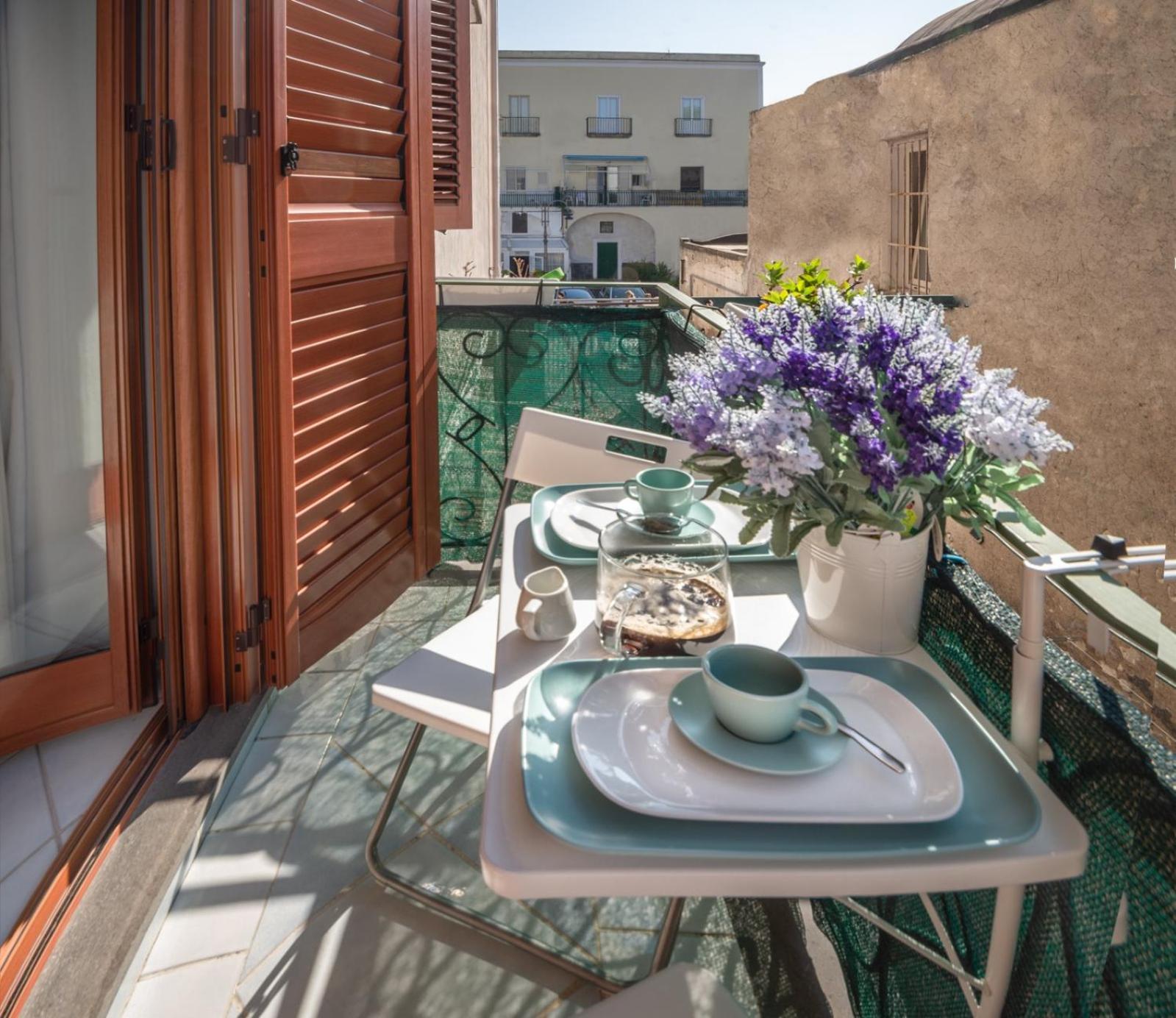 La Finestra Sul Mare Bed & Breakfast Иския Екстериор снимка