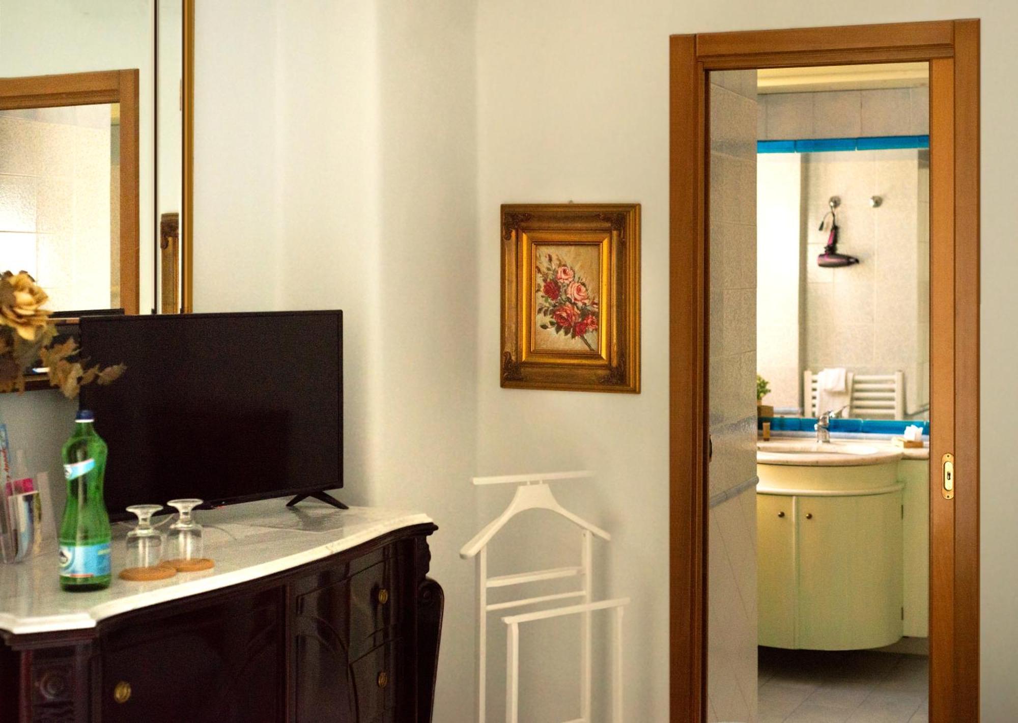 La Finestra Sul Mare Bed & Breakfast Иския Екстериор снимка