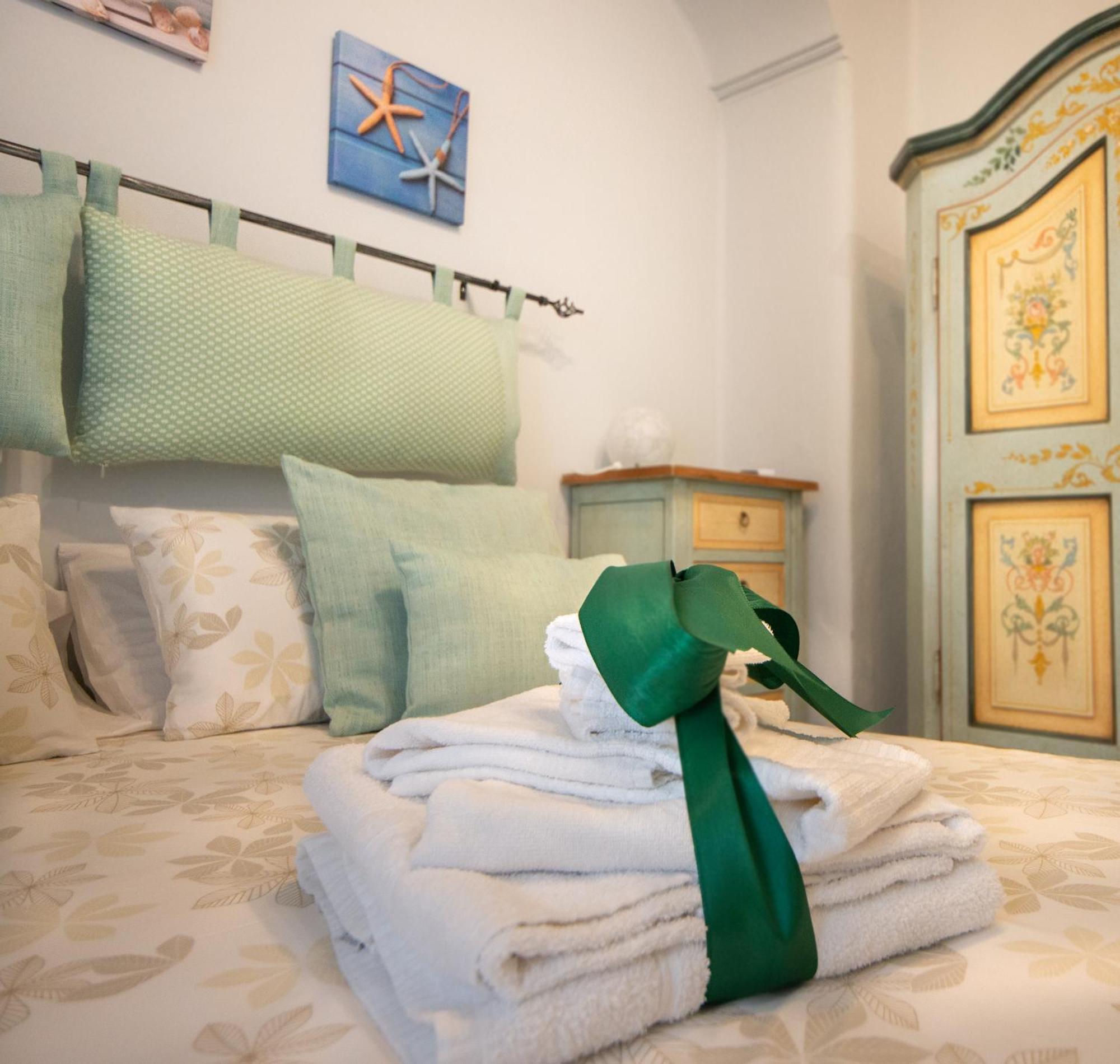 La Finestra Sul Mare Bed & Breakfast Иския Екстериор снимка